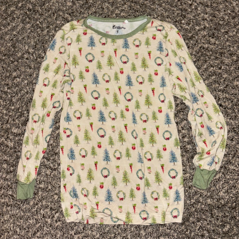 Neverland Bamboo Festive Cream and Green Kids Pajama Top Size 6